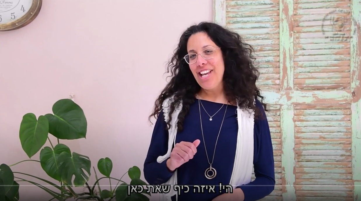 עוד רגע מתחילות